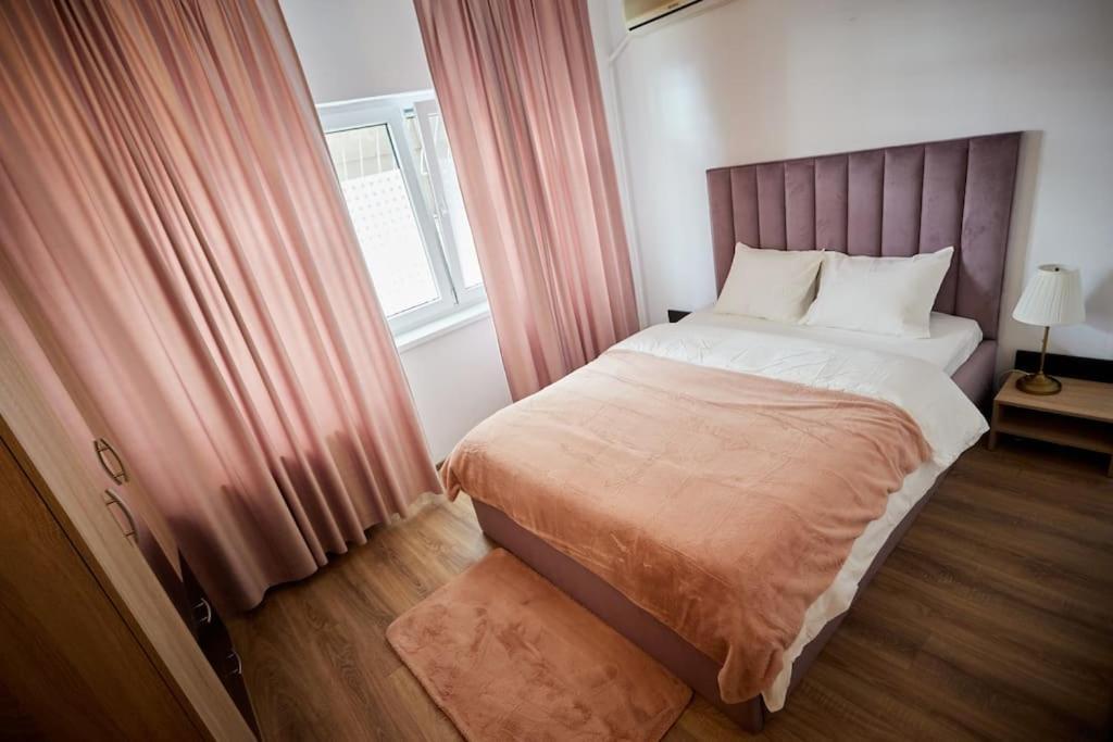 Queen Apartment Athenee ブカレスト エクステリア 写真